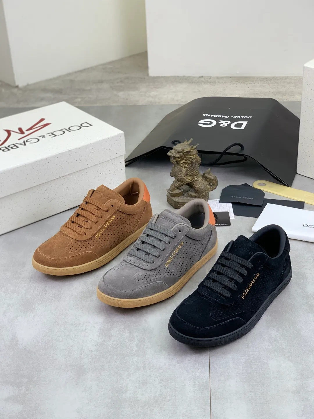 Men's shoes P500 💰 [New model] The latest hot model, top original quality, the official website is synchronized with "DOLCE&GABBANA [Dolce & Gabbana] ~ High Quality." The effect is low-cut casual DG men's shoes, loved by many celebrities, using high-end imported first-layer frosted calfskin with punched logo design + cowhide feet, simple and elegant, perfect interpretation of the latest inspiration for shoes, classic and fashionable integration, luxury dream, dominating fashion Suitable for drivers, light and comfortable to drive, light and breathable for outdoor travel, high-end quality, trustworthy, 3️⃣color🉑️choice! Code number: 38-46